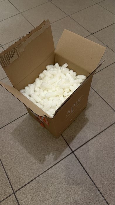 Kartonik z wypelniaczem do paczek