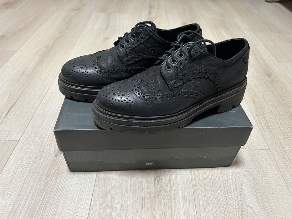 Туфлі броги Estro