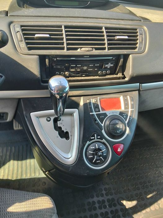 Автомобіль Пежо 807
