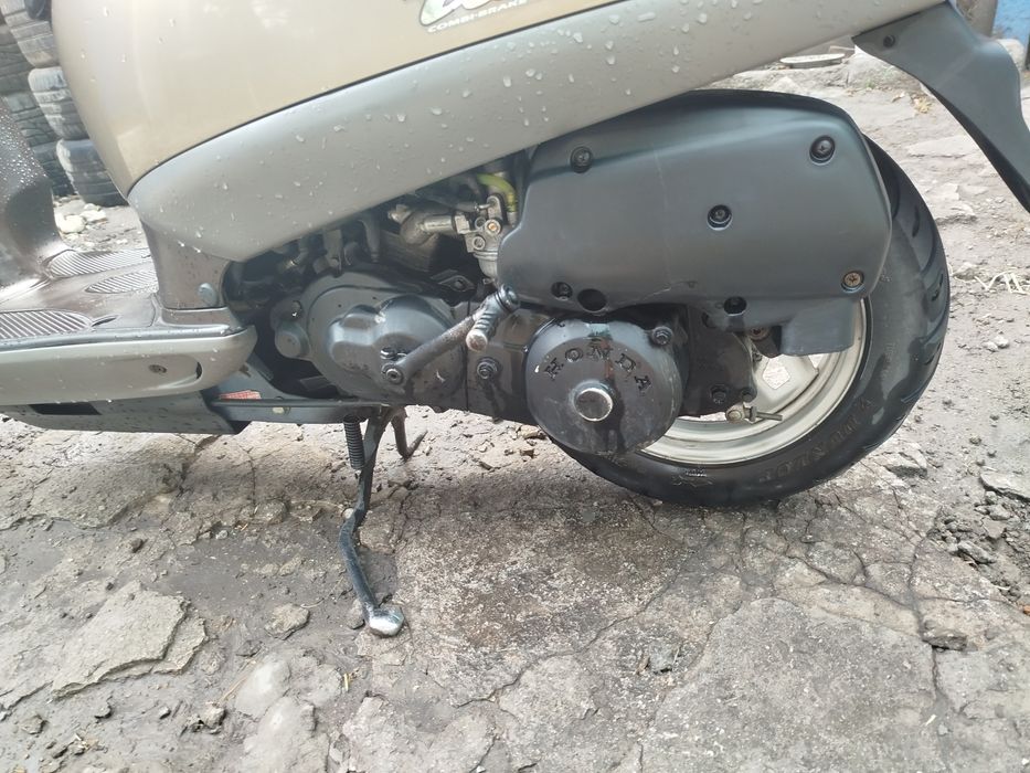 Породам скутер Honda tact