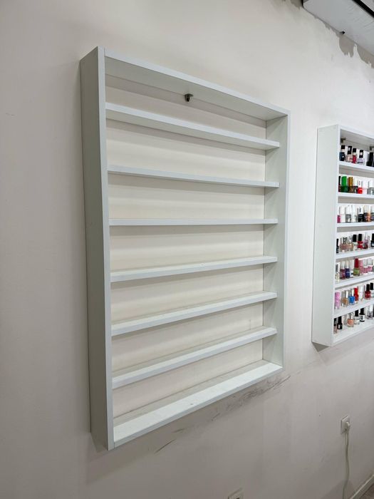 Unhas expositores Esmaltes e mesa manicure