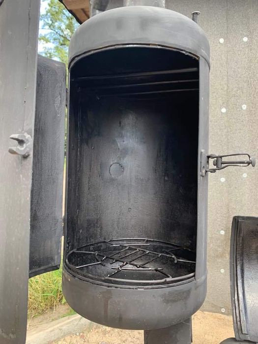 Grill, wędzarnia