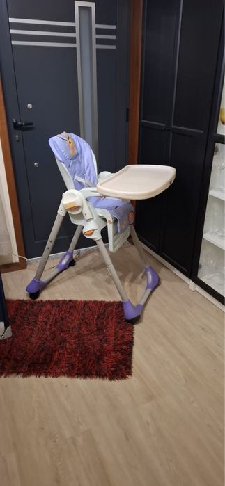 cadeira de refeicao de criança