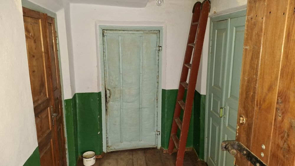 Хата в с.Комарівці будинок