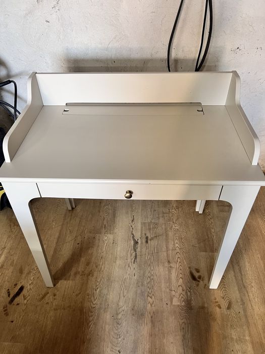 Письмовий стіл Ikea