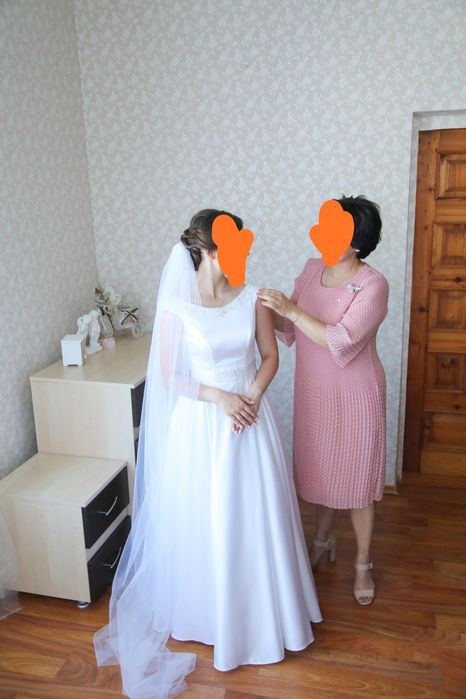 Продається весільна сукня