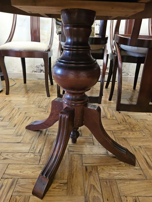 Vendo mesa de jantar e cadeiras