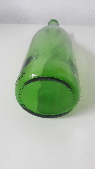 Garrafas de vidro para  engarrafar vinho.