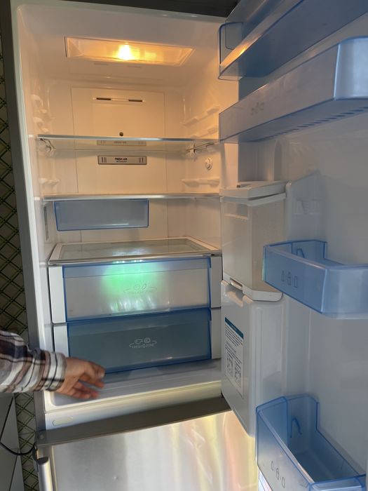 Frigorífico LG com dispensador de água