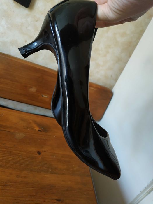 Весільні чорні лаковані туфлі човники кітен хіл 38 розмір 24 см