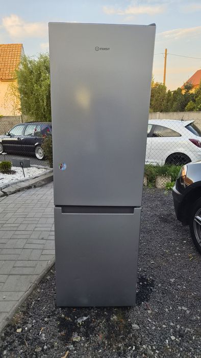 Sprzedam Lodówka Indesit