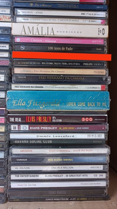 Lote + 100 CDs, alguns duplos e triplos