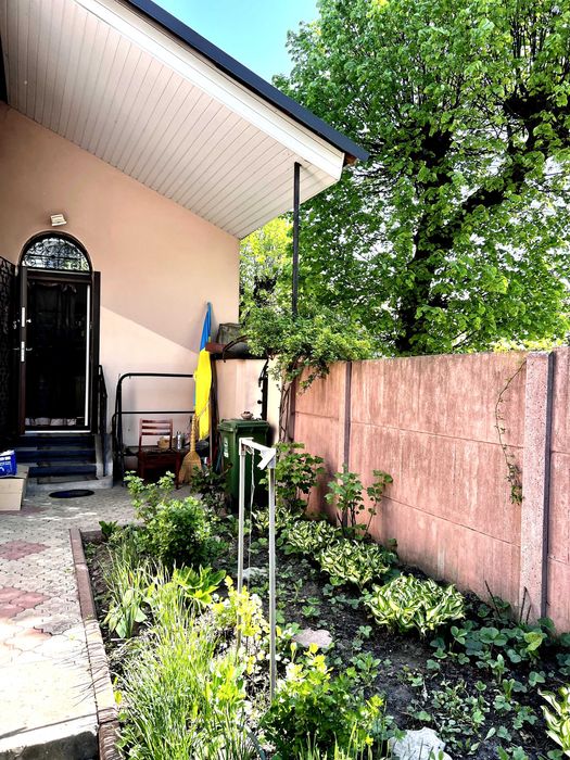 Напів-особняк в престижній центральній локації. Без тварин.