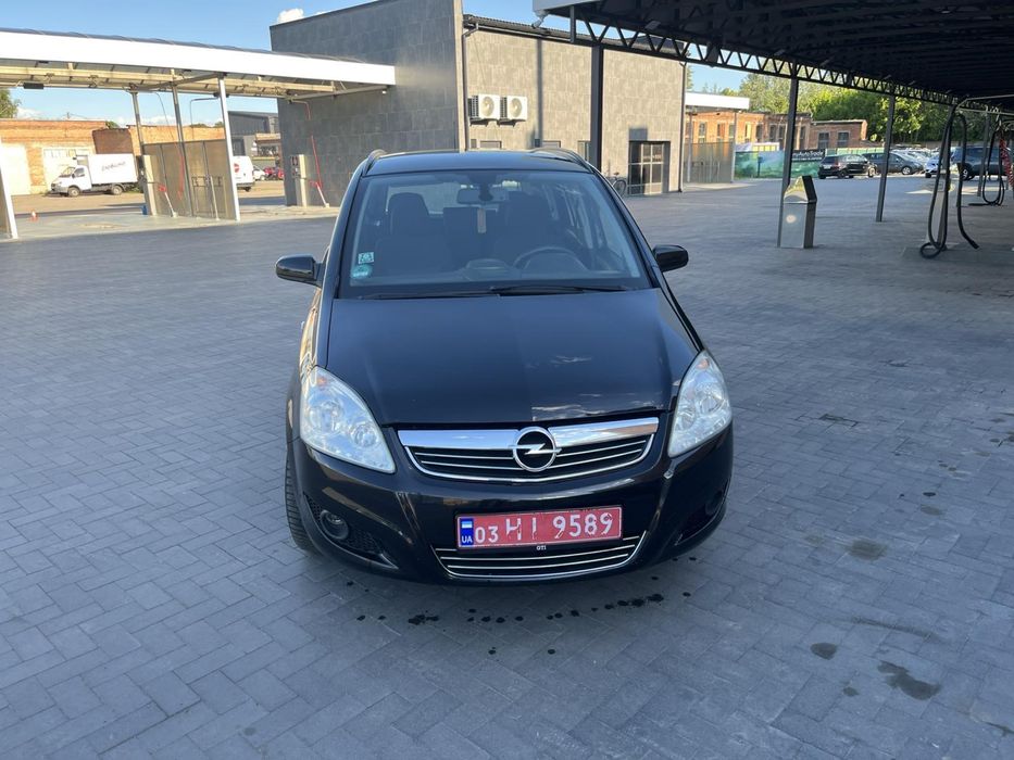 Opel Zafira.               .