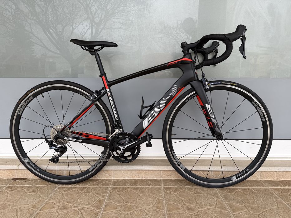 Bicicleta de estrada - Carbono - Bem equipada