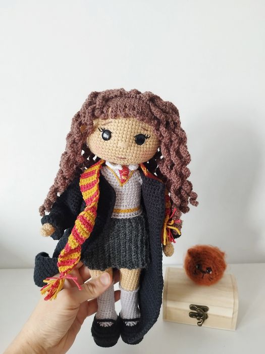 Lalka Hermiona Granger na szydełku