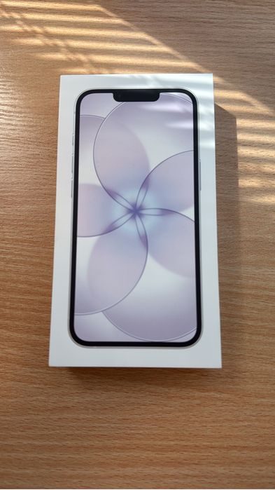 Iphone 17 e white 256 GB .