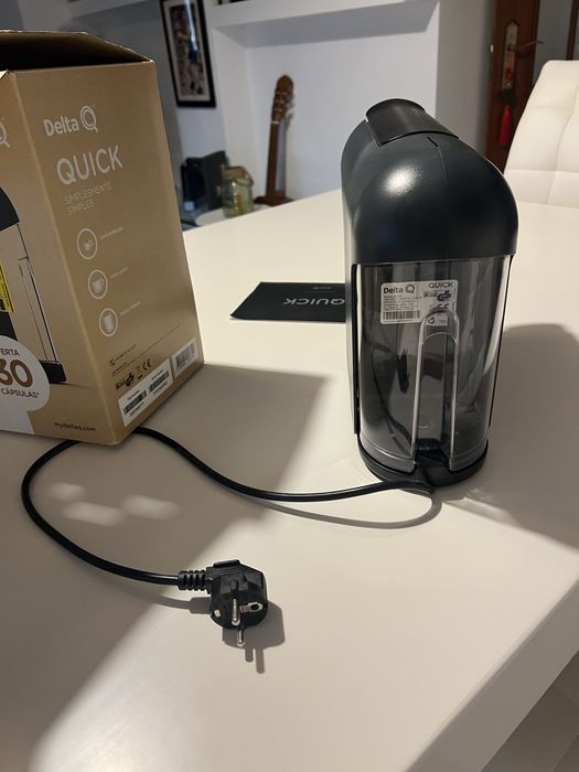 Máquina de café Delta Q Quick Preta