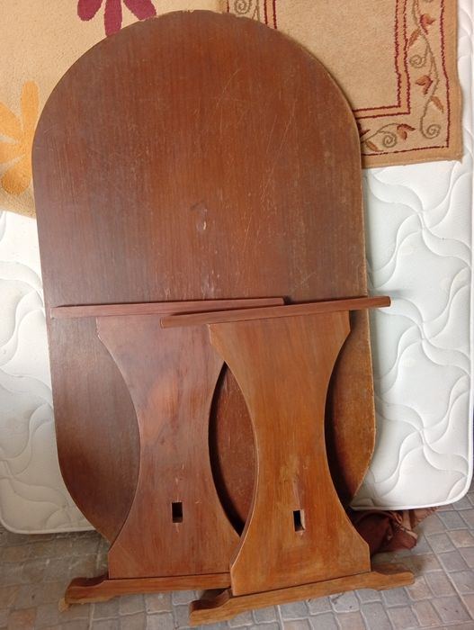 Mesa de cozinha e quatro cadeiras