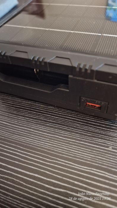 Carregador inteligente solar de baterias de  litio