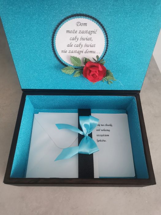 Pudelko prezentowe na Parapetówkę,,