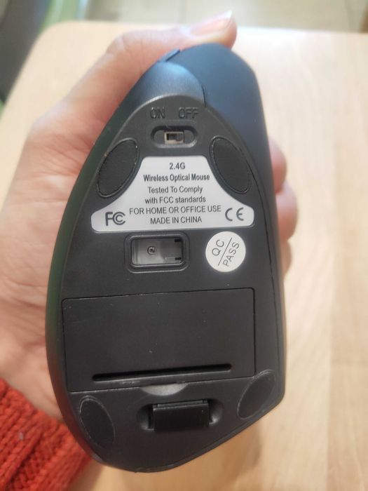 Оптическая мышь 2,4G Вертикальная с подсветкой.