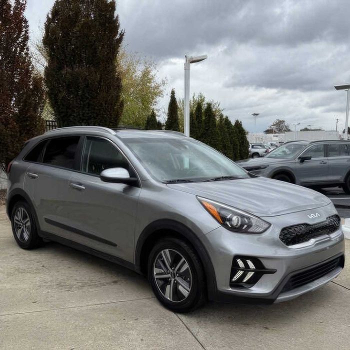 Kia Niro LXS      2022