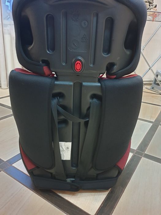 Дитяче автокрісло