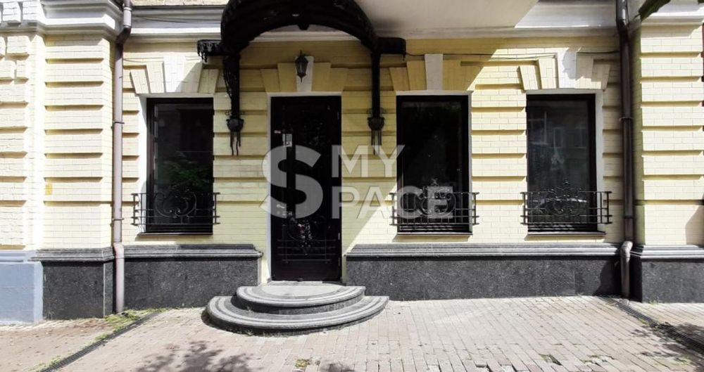 Золоті ворота, фасадне приміщення з окремим входом
