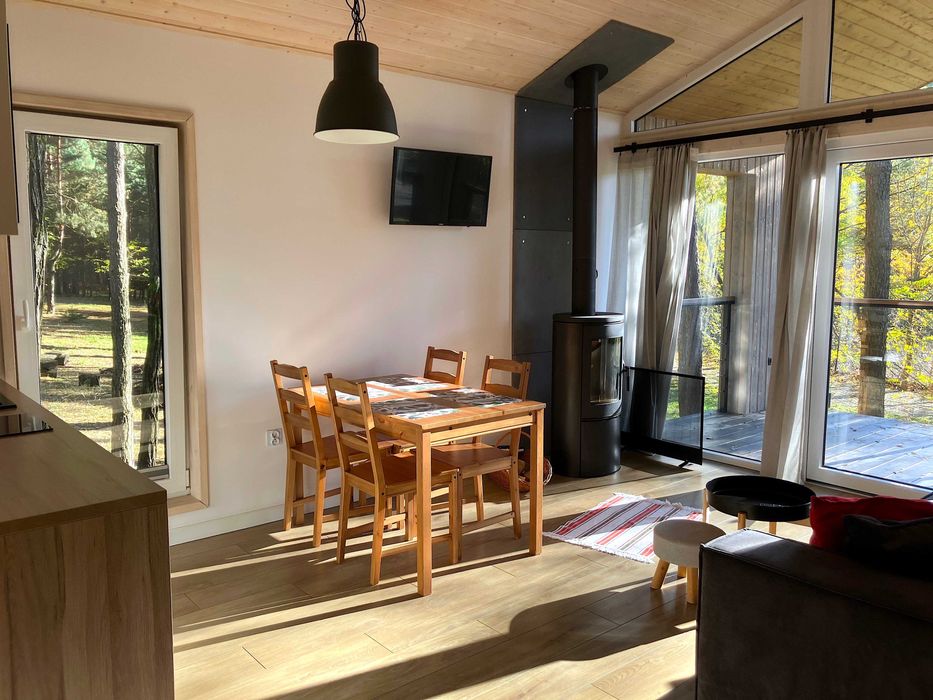 2os Domek z kominkiem taras w drzewach w lesie na odludziu WiFi klima