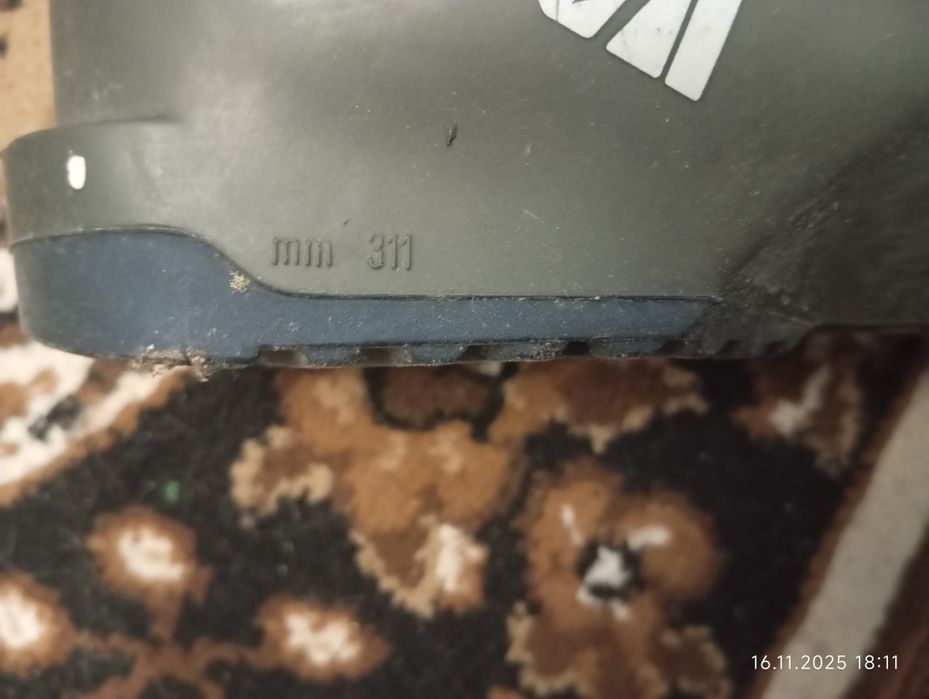 Продам лижні черевики Tecnica TS9 у робочому стані.
Підійдуть для поча