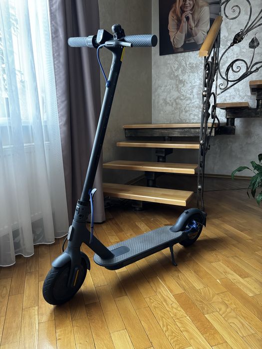 Електросамокат Xiaomi Mi Electric Scooter 3