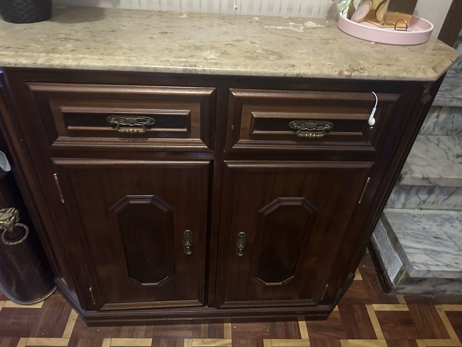 Movel com portas e gavetas