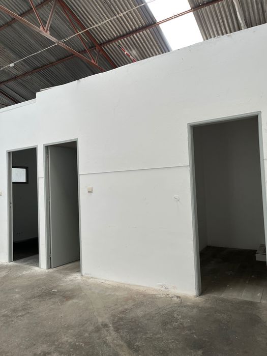 Armazém 300 m2 Espinho, Junto A1, A41 e A29.