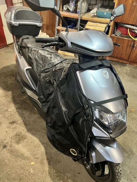 Продам електроскутер Yadea RN.