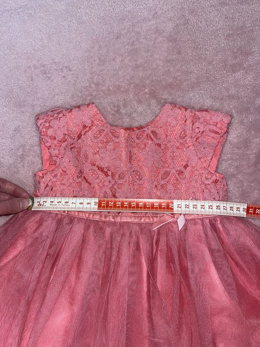 Очень яркое пышное платье на девочку 12-18 мес