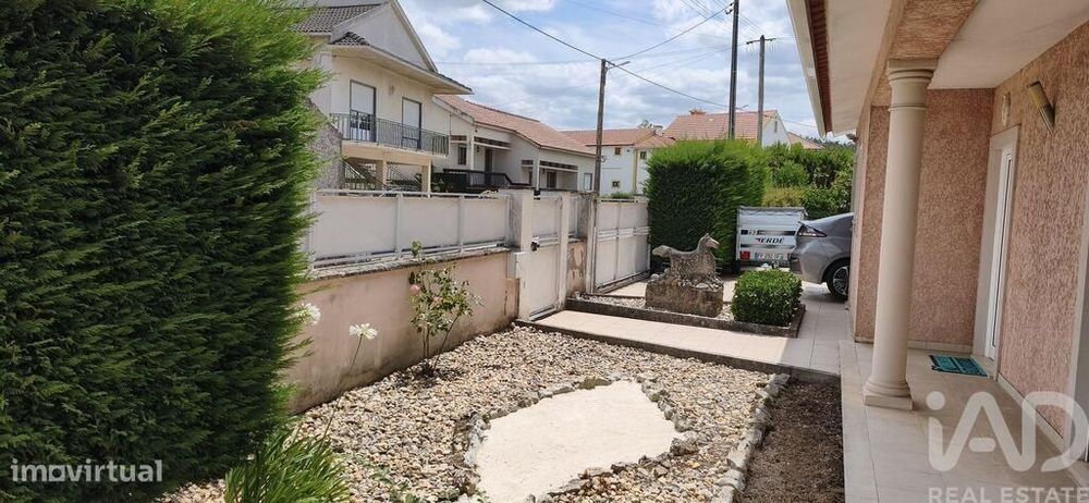 Moradia isolada T3 em Arrabal de 105 m2