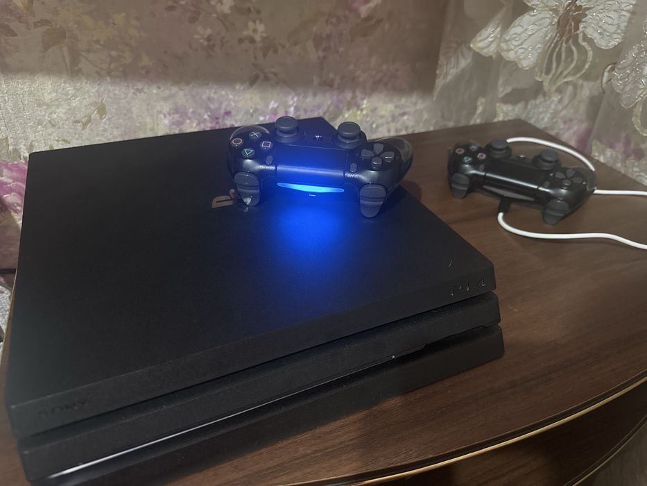 Продам пс 4 про 1 ТБ с играми на дисках