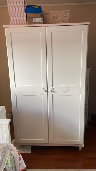 Armário guarda vestidos bebé menina bebecar branco com pormenor rosa