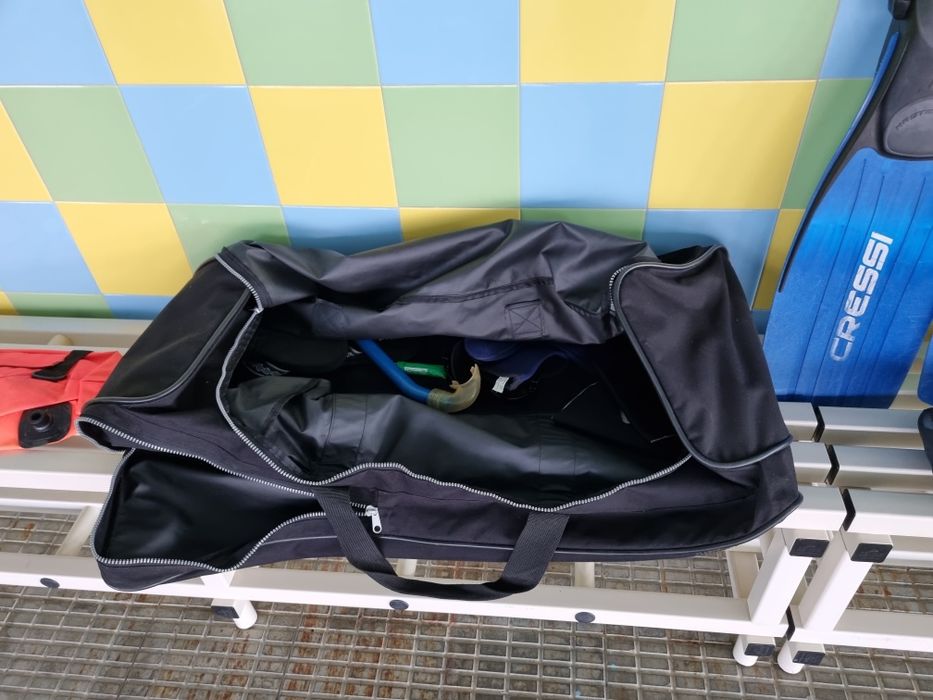 Material de mergulho como novo