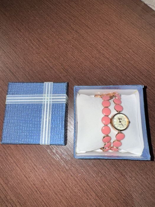 Наручний годинник з браслетом Q&Q Quartz