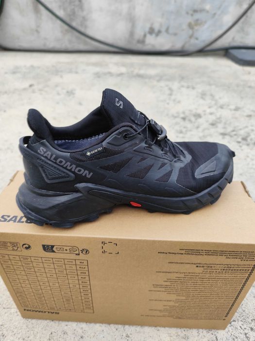 Sapatilhas Salomon pretas, modelo Supercross 4GTX, em GORE-TEX
