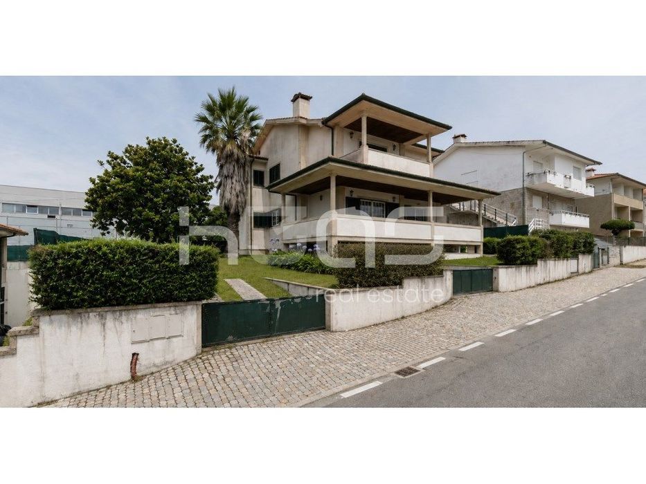 T5 Detached House – Contemporary Retreat Between Braga and Guimarães