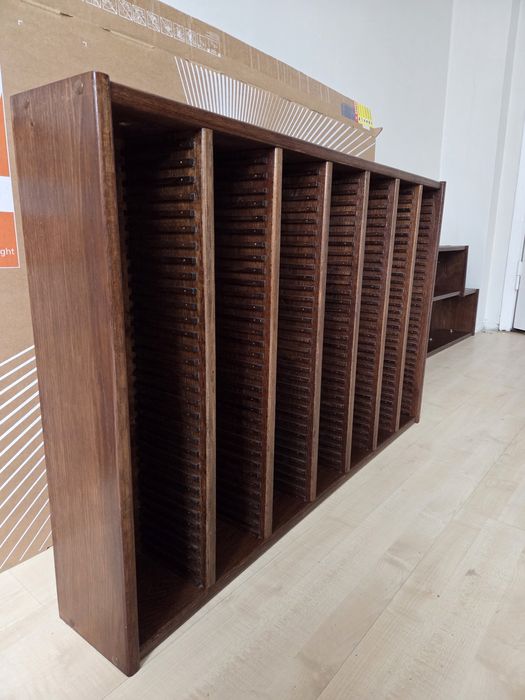 Drewniana półka wisząca na płyty CD\DVD