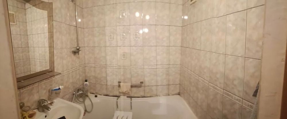 Продається стандартна 2 кімнатна квартира