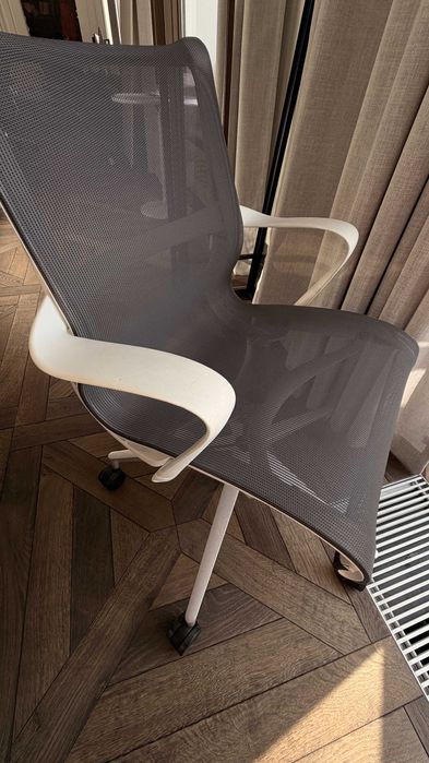 Krzesło biurowe Herman Miller Setu – design premium, dobry stan. 1szt.