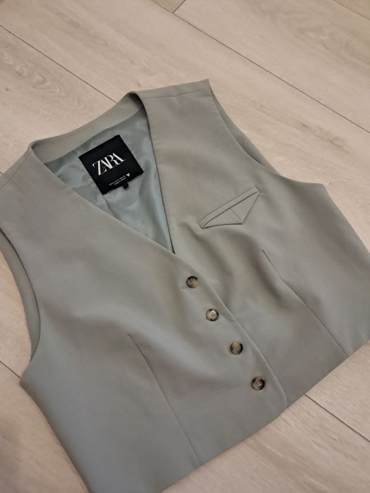 Жилетка сірого кольору