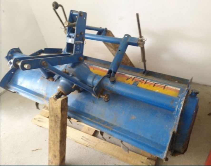 Faço Limpeza de Terrenos e arranjos em todos os quintais Pinhais,com t