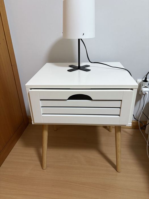 Mesa de cabeceira oferta candeeiro