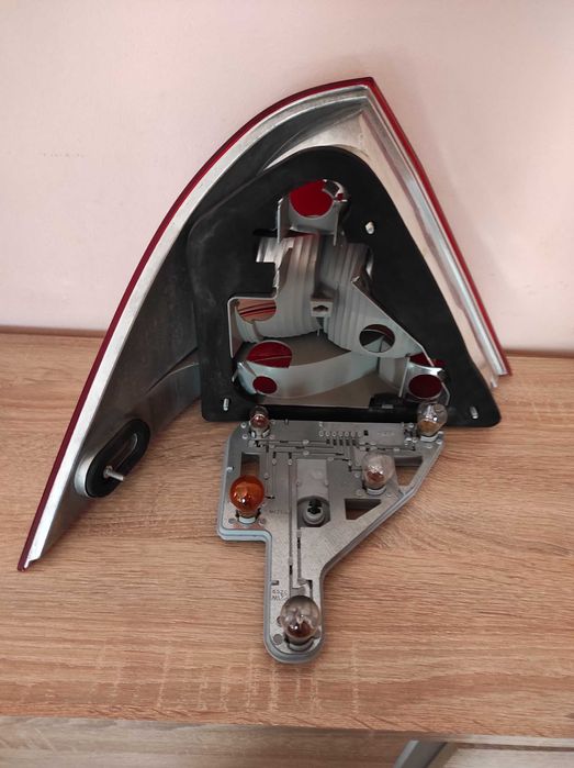 Lampa prawy tył Mercedes W203